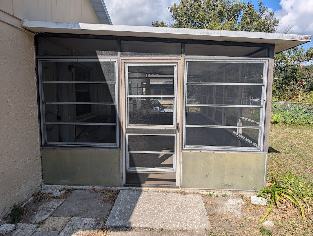 Mr. Genie Handyman, Hudson's go-to handyman, specializes in expert Florida room renovations, including professional rescreening and thorough pressure washing services throughout Hudson, FL. 